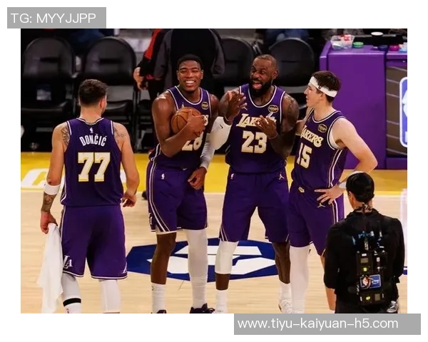 雷迪克谈老詹背靠背出战希望强调脚部酸痛影响恢复情况